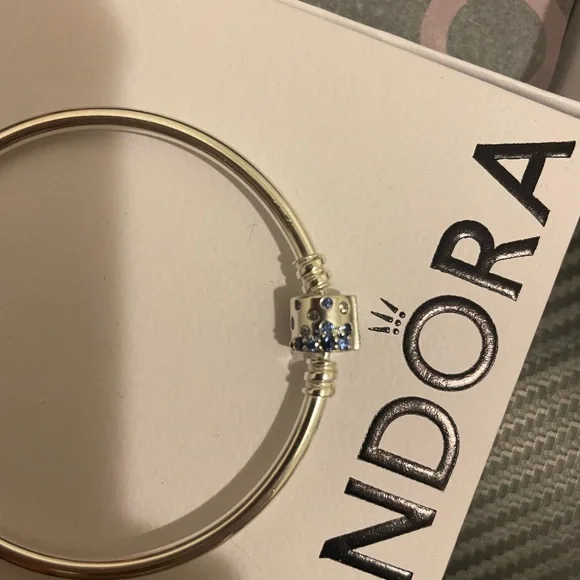 Pandora Sparkling Barrel Clasp Bangle - Picture 3 of 6